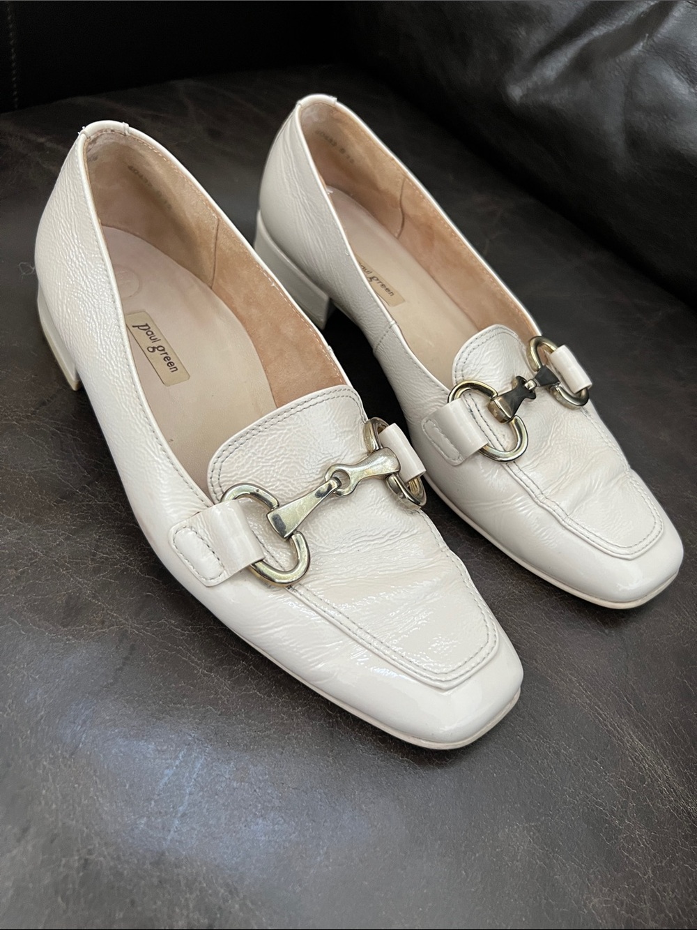 Paul Green Daphne Loafers in biscuit cream patent leather, Size 9